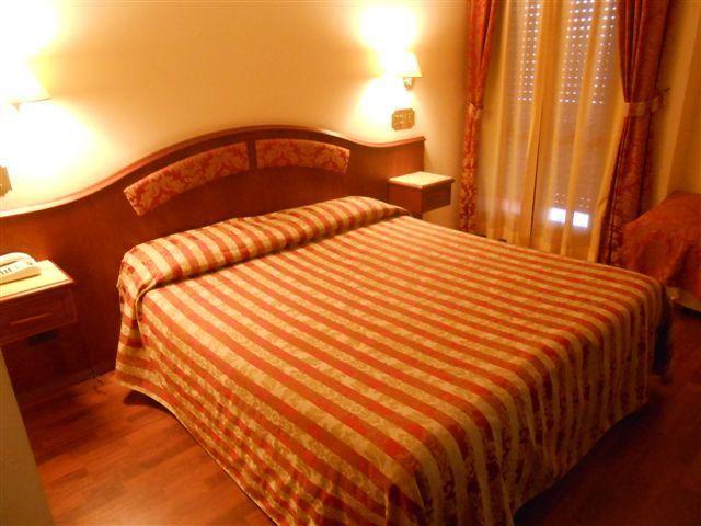 Hotel Valdaso Pedaso Oda fotoğraf